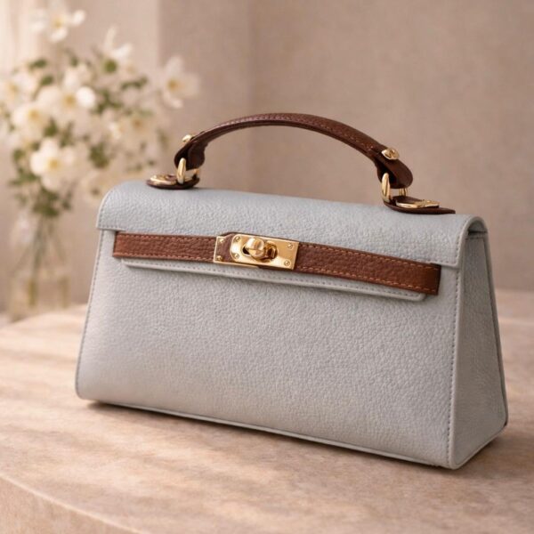 Élégance Leather Clutch